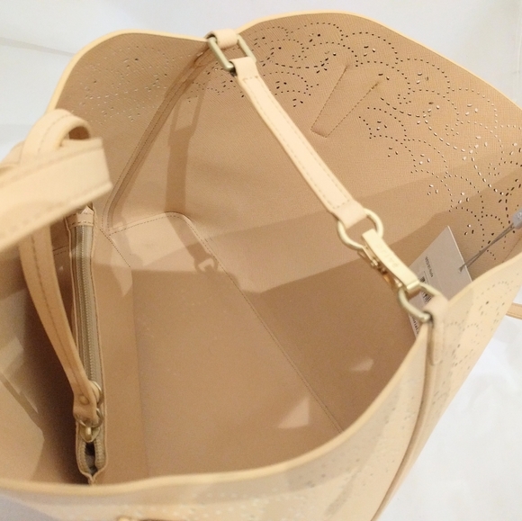 PRIVE by April tote - Picture 8 of 9